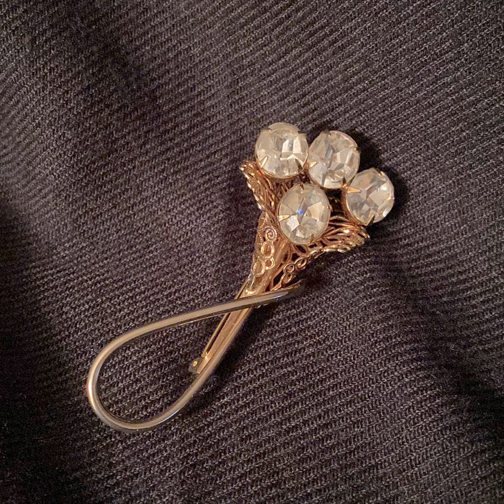 Gold Tine Filigree Nosegay with Rhinestone Flowers Brooch